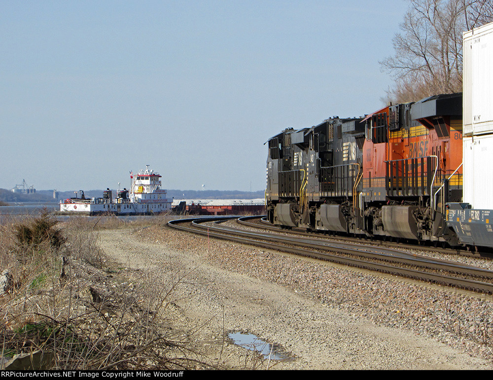 BNSF 8083